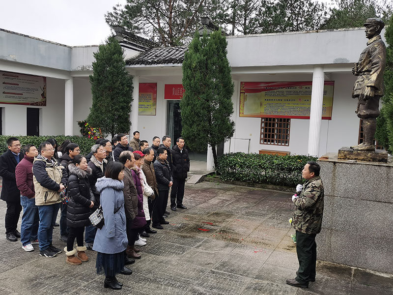 屯溪區(qū)委辦黨支部、屯溪城建投公司黨支部聯(lián)合開展主題黨日共建活動