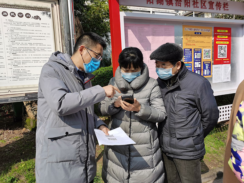 屯溪城建投公司黨支部開(kāi)展“踐行雷鋒精神，我們共同戰(zhàn)‘疫’”主題黨日活動(dòng)