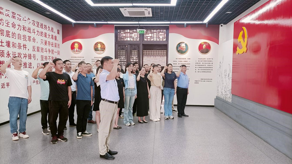 參觀廉政教育基地，接受廉潔清風(fēng)洗禮